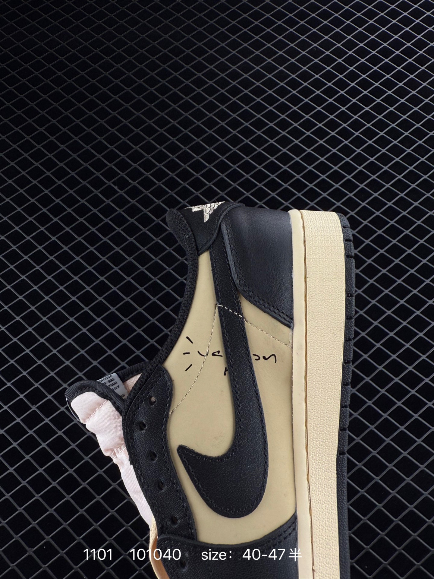 Travis Scott x Air Jordan 1 ” Reverse Mocha “